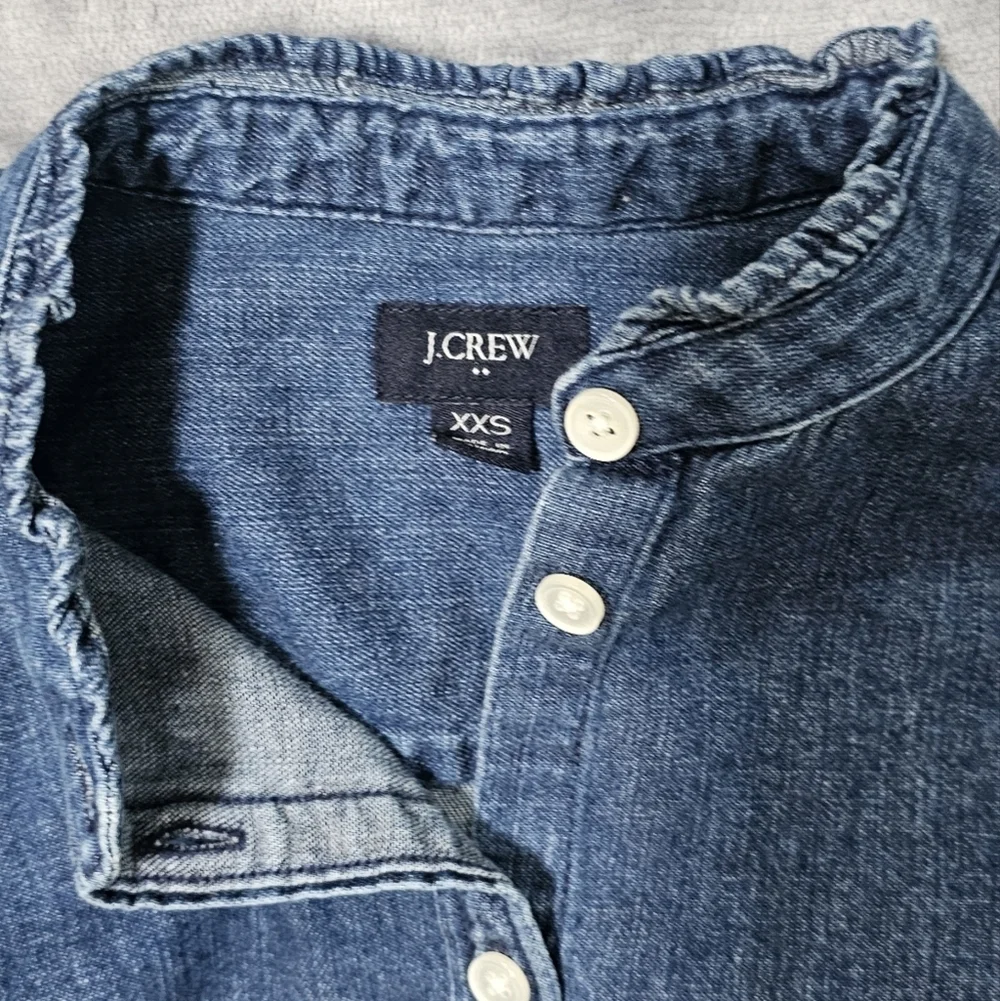 J. CREW | 100% COTTON DENIM RUFFLE NECK BUTTON DOWN BOYFRIEND SHIRT